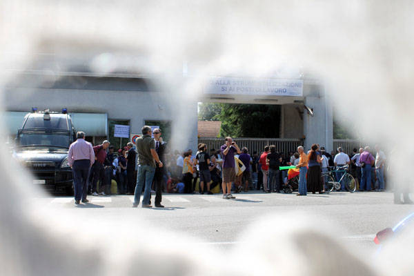 In oltre 200 al corteo "No Elcon" (inserita in galleria)