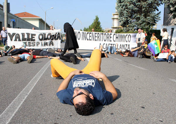 In oltre 200 al corteo "No Elcon" (inserita in galleria)