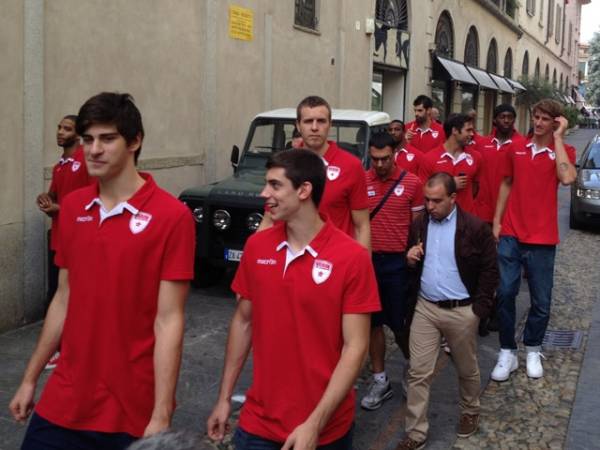 La Cimberio fa shopping in centro (inserita in galleria)