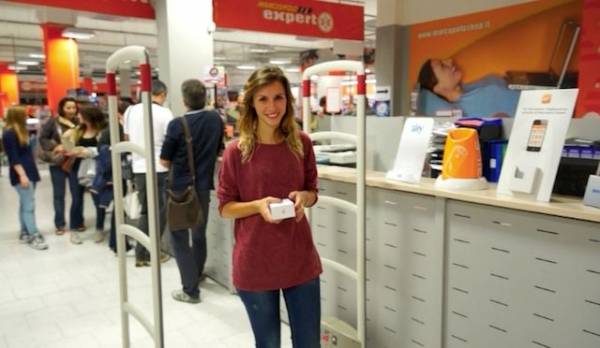 Martina e il suo Iphone5  (inserita in galleria)