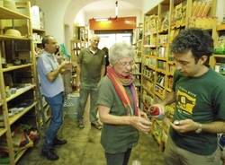Nuova vita per la bottega equa e solidale (inserita in galleria)