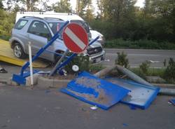 Provoca un incidente e poi si schianta (inserita in galleria)