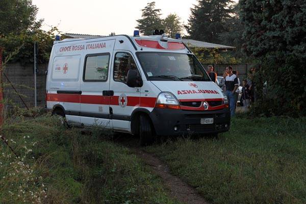 Uomo prende fuoco a Solbiate Olona (inserita in galleria)
