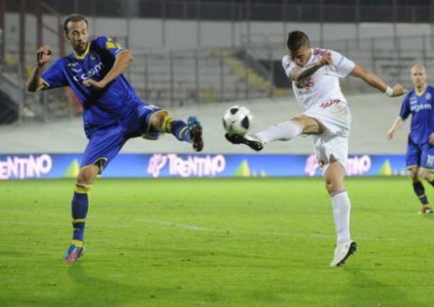 Varese sconfitto in casa dal Verona, i gol