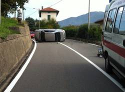 Auto ribaltata a Gemonio (inserita in galleria)