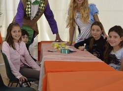 Bimbi in fiera con Alice (inserita in galleria)