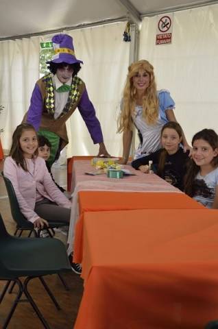 Bimbi in fiera con Alice (inserita in galleria)