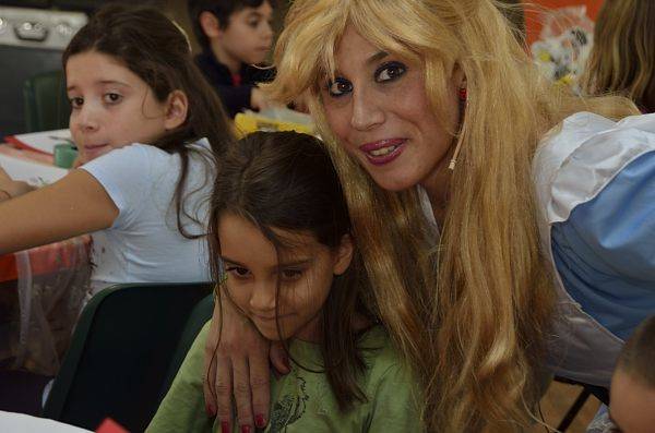 Bimbi in fiera con Alice (inserita in galleria)