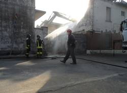 Casa occupata, prosegue la demolizione (inserita in galleria)