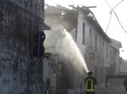 Casa occupata, prosegue la demolizione (inserita in galleria)