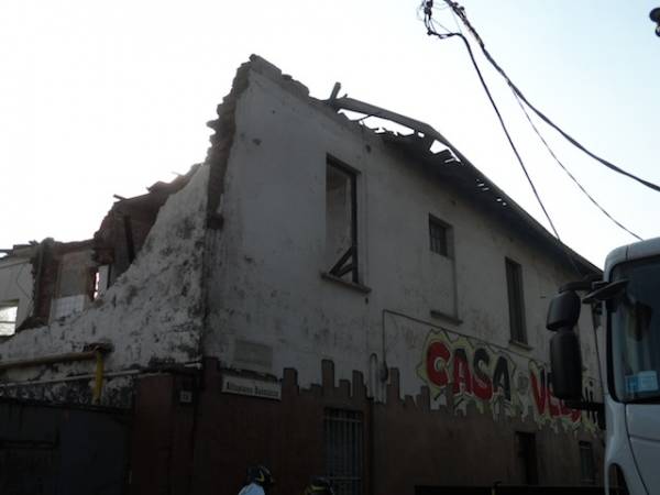 Casa occupata, prosegue la demolizione (inserita in galleria)