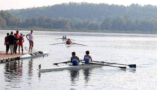 Giovani canottieri alla Schiranna (inserita in galleria)