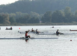 Giovani canottieri alla Schiranna (inserita in galleria)