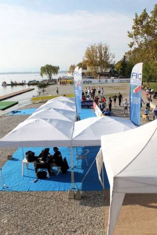 Giovani canottieri alla Schiranna (inserita in galleria)