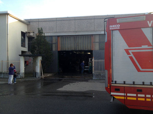 Incendio in una ditta di San Macario (inserita in galleria)