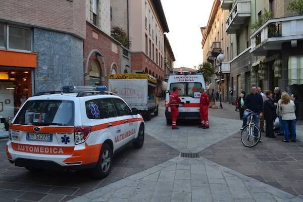 investito in pieno centro (inserita in galleria)