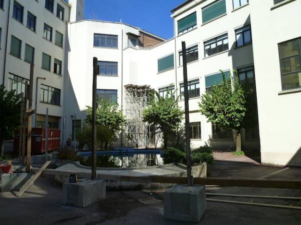 L'edificio che sarà demolito in via Ravasi  (inserita in galleria)