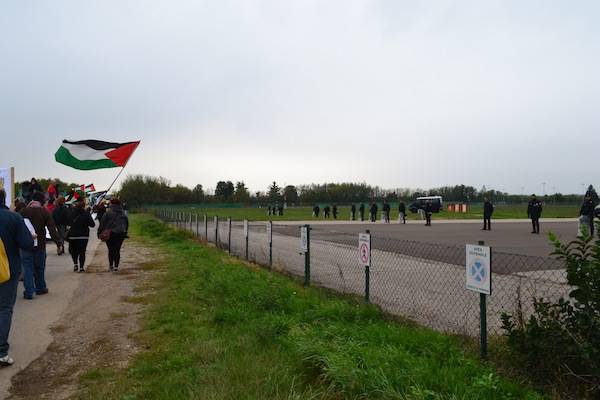 Manifestazione contro Aermacchi (inserita in galleria)