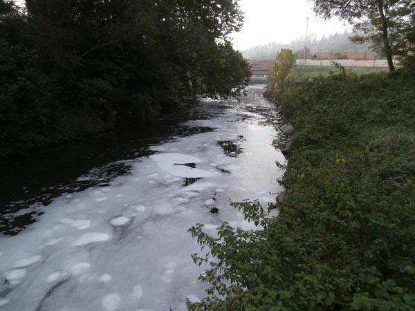 Olona, un fiume di schiuma che frigge (inserita in galleria)