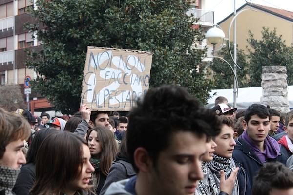 Corteo di Busto, cartelli e striscioni (inserita in galleria)