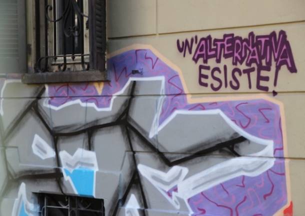 Graffiti sull'ex macello occupato (inserita in galleria)