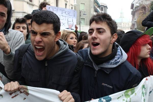 I volti della manifestazione di Busto (inserita in galleria)