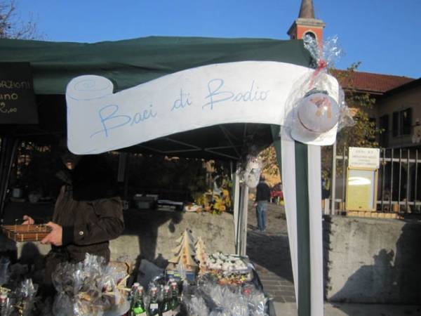 Il Mercatino di Natale a Galliate Lombardo (inserita in galleria)