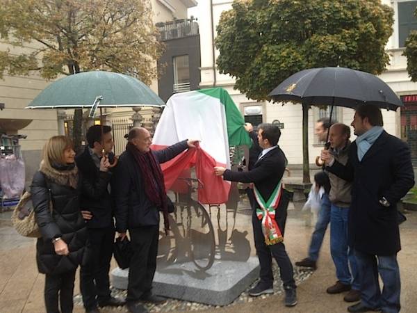 Inaugurata la scultura di piazza Beccaria (inserita in galleria)