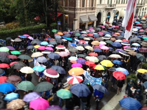 La protesta degli studenti varesini (inserita in galleria)