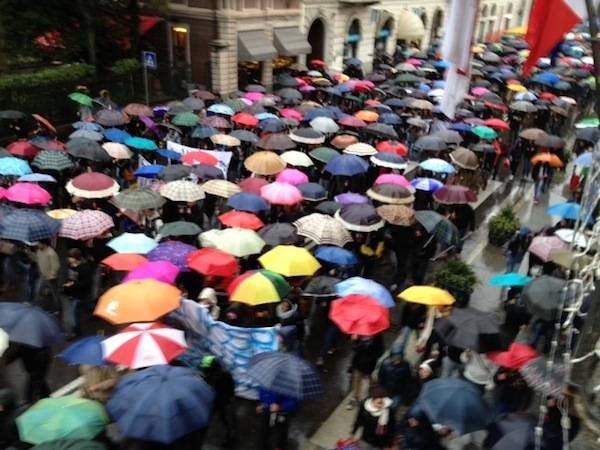 La protesta degli studenti varesini (inserita in galleria)