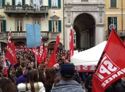 Lavoratori e studenti in sciopero (inserita in galleria)