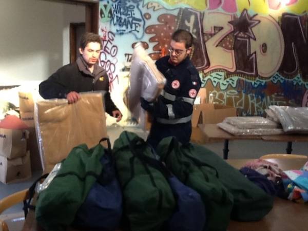Lettini e coperte per i senza tetto (inserita in galleria)
