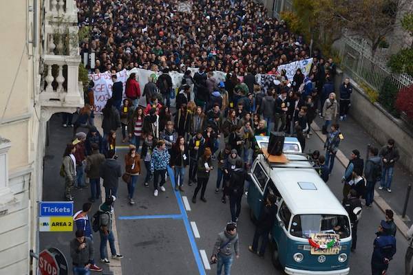Lo sciopero studentesco "dall'alto" (inserita in galleria)