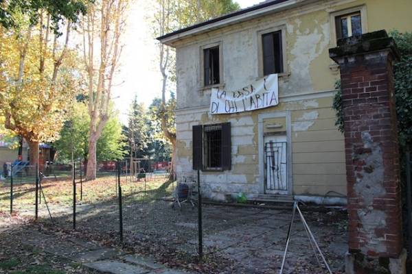 Nella casa occupata a Saronno (inserita in galleria)