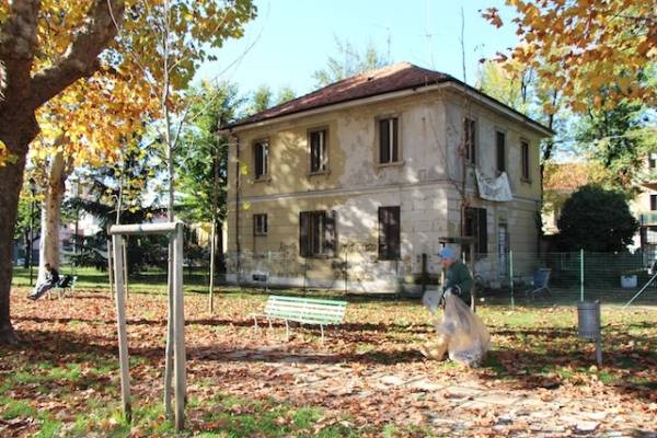 Nella casa occupata a Saronno (inserita in galleria)