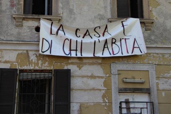 Nella casa occupata a Saronno (inserita in galleria)