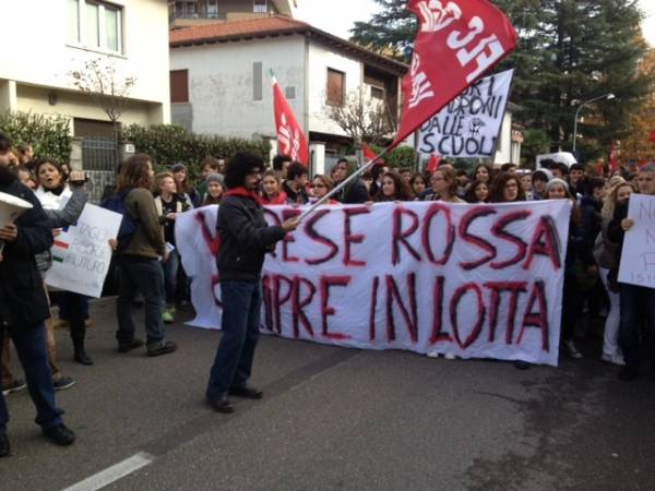 Protesta per le vie della città (inserita in galleria)