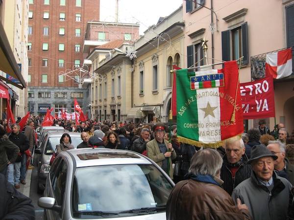 Studenti e docenti in corteo  (inserita in galleria)