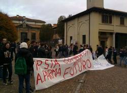 Studenti in corteo a Saronno (inserita in galleria)