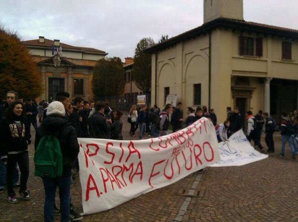 Studenti in corteo a Saronno (inserita in galleria)