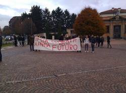 Studenti in corteo a Saronno (inserita in galleria)