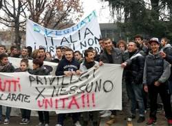 Studenti in piazza a Gallarate (inserita in galleria)