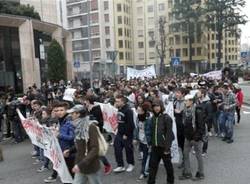 Studenti in piazza a Gallarate (inserita in galleria)