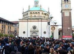 Studenti in piazza (inserita in galleria)