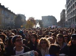 Studenti in piazza (inserita in galleria)