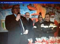 Babbo Natale arriva sul camion dei pompieri  (inserita in galleria)