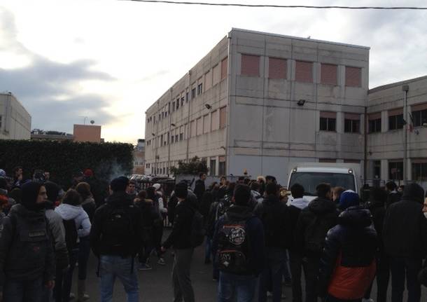 corteo studenti saronno dicembre 2012 zappa