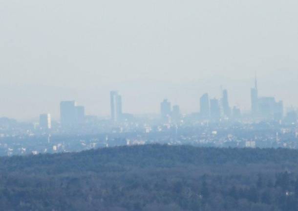 I grattacieli milanesi visti dal Sacro Monte