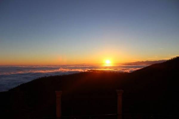 La nebbia agl'irti colli (inserita in galleria)