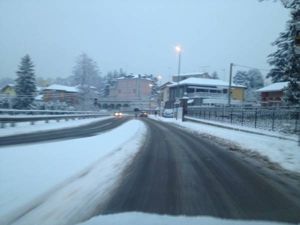 La neve sulla provinciale gallaratese dicembre 2012 (inserita in galleria)